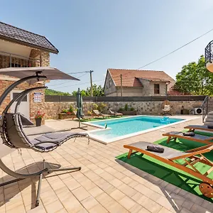 Toni Apartmán