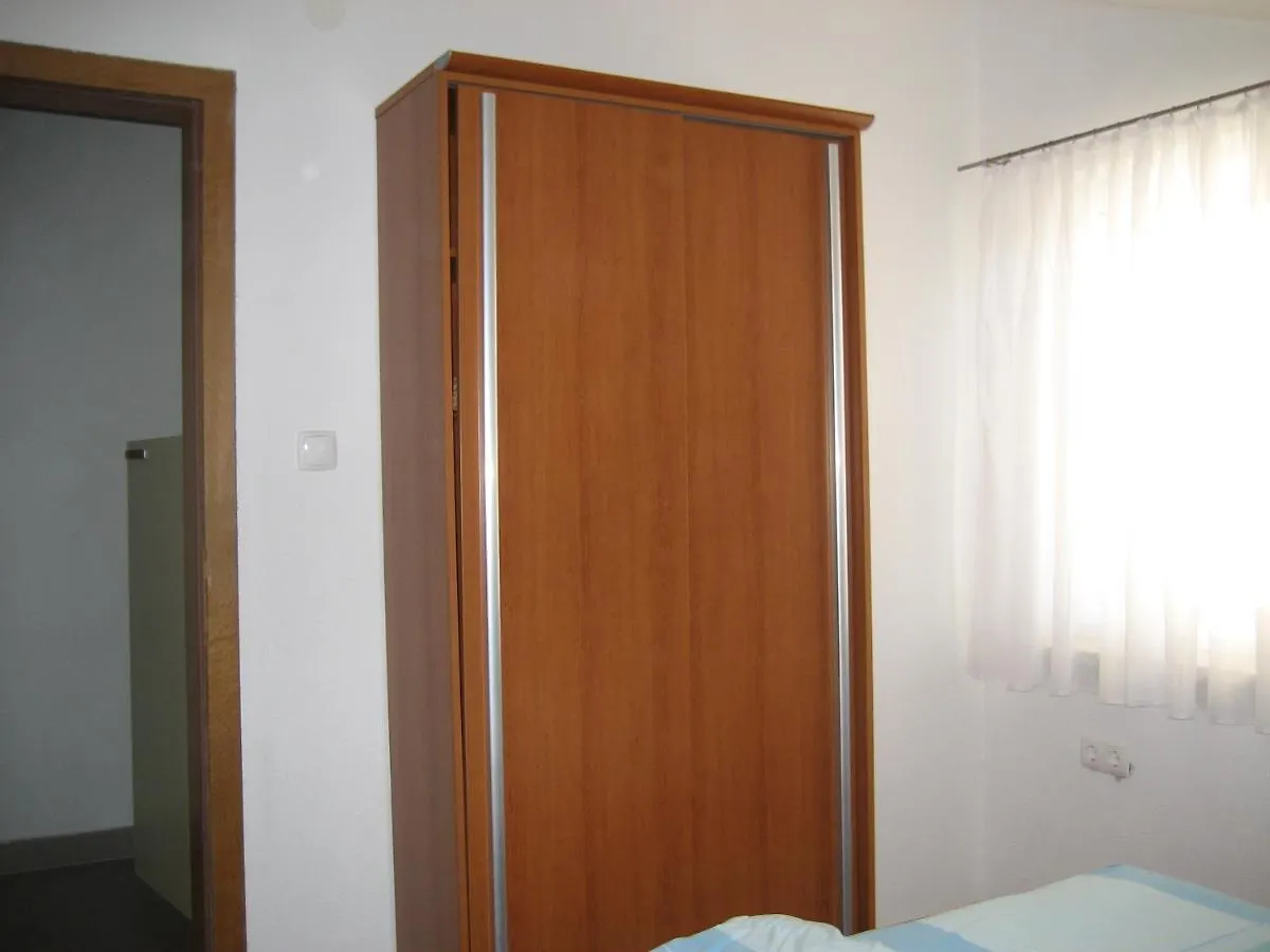 Villa „Drei Palmen“ Apartman Sveti Filip i Jakov